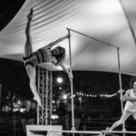 Carmagnole à Gamelin 2024 - Los Golgados avec Jade Morin et Xevi Casals, clown et acrobatie - Photo @SL_MTL on instagram